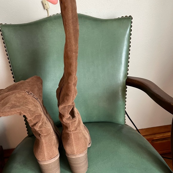 Universal thread heeled boots size 6 - Picture 5 of 10